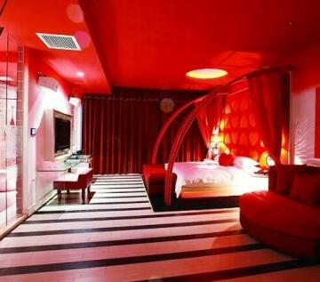 We Love Hotel