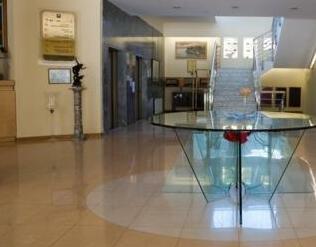 Worthy & Wealthy Hotel - Photo2