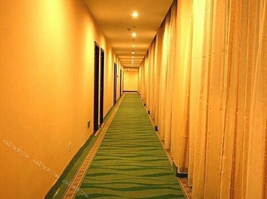 Green International Hotel - Photo2