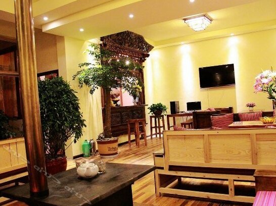 Aged-tree hotel - Photo3