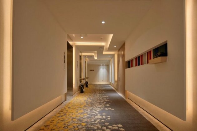 Holiday Inn Express Shenyang Tawan - Photo2