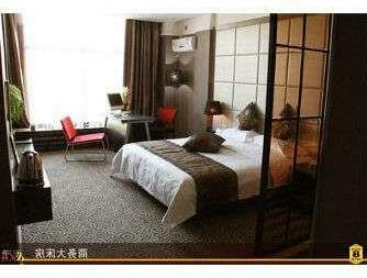 Super 8 Hotel Shihezi Shi Ji Guang Chang - Photo2