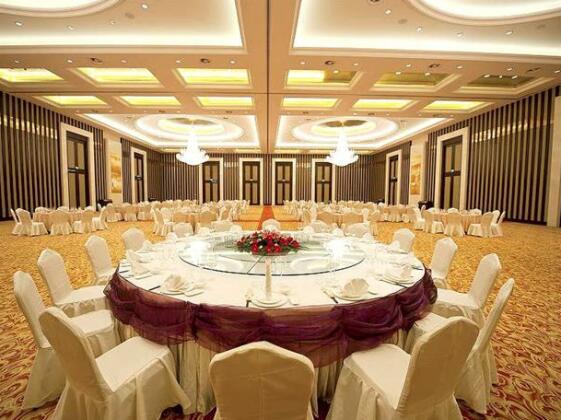 Star International Hotel - Photo4