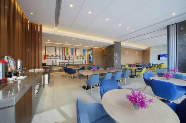 Holiday Inn Express Zhangjiagang East - Photo3
