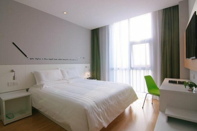 Home Inn Plus Suzhou Wujiang Fenhu Luxin Avenue - Photo4