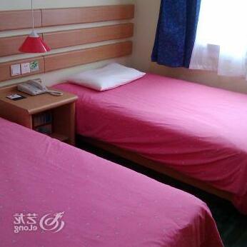 Home Inn Zhangjiagang Bonded Zone Central Square - Photo2