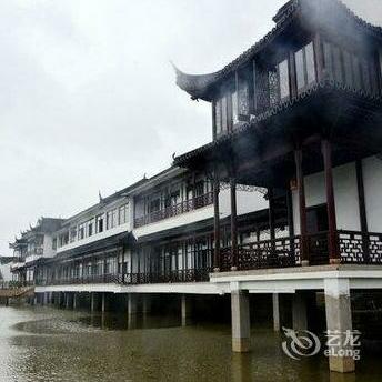 Luxiang Gucun Holiday Hotel
