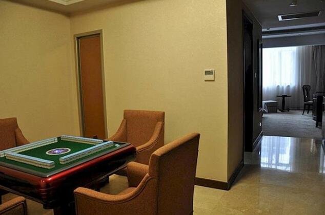 Phoenix Holiday Hotel - Photo4