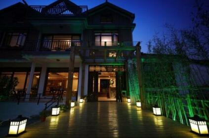 Shining Inn