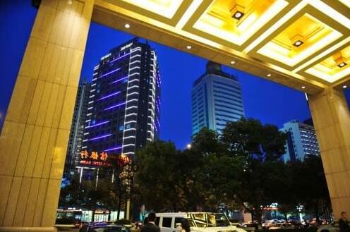 Wealthy All Suite Hotel Suzhou - Photo2