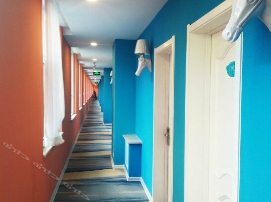 Maple Theme Hotel - Photo2