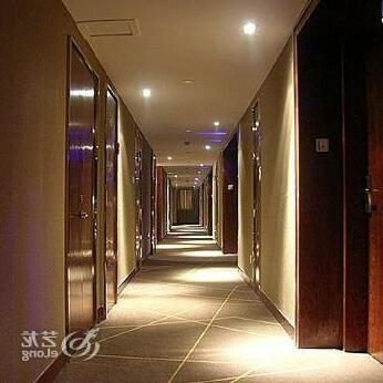 Sunny Hotel - Photo2