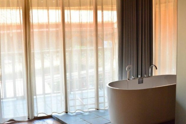 West Hotel&Club - Photo2