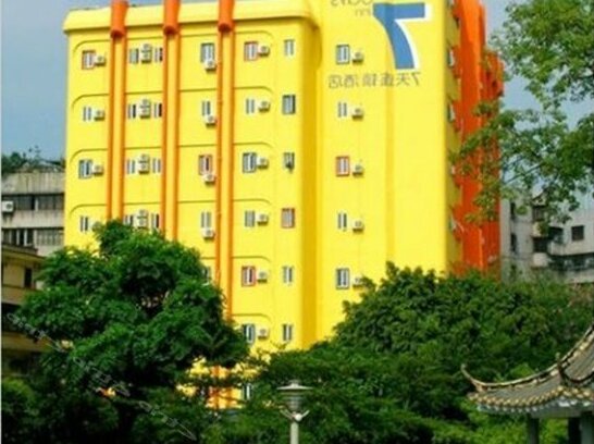 7 Days Inn Wuhan Guanggu Square Polytechnic University