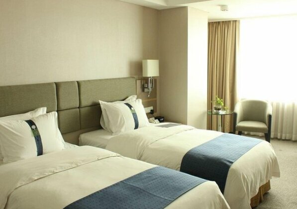 Holiday Inn Wuhan Riverside - Photo2