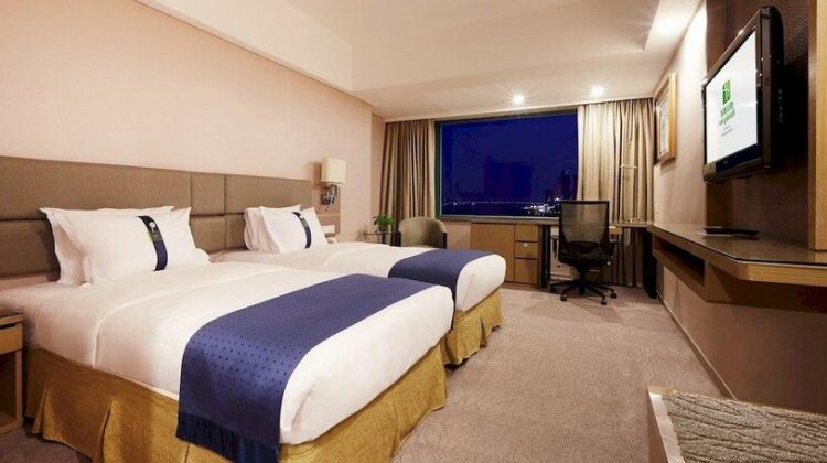 Holiday Inn Wuhan Riverside - Photo3