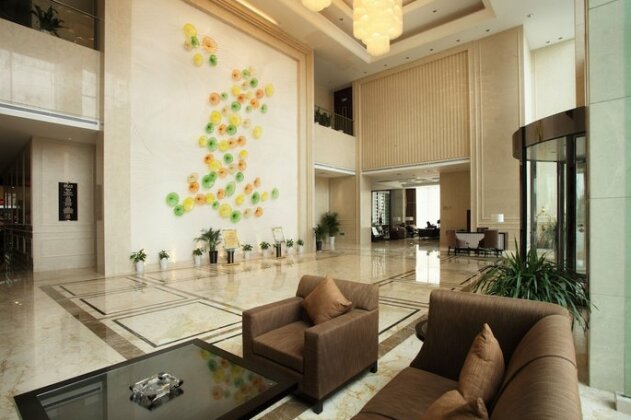 Noble Crown Hotel - Photo4