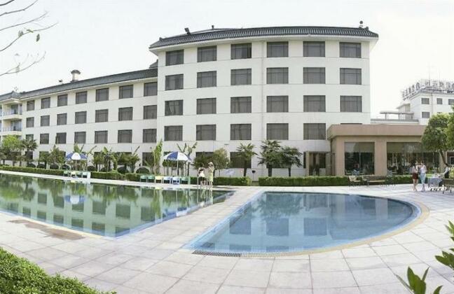 Sainty Lakeside Resort