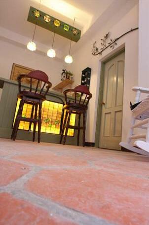 Losing Hotel - Photo3