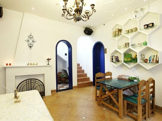Oia Inn