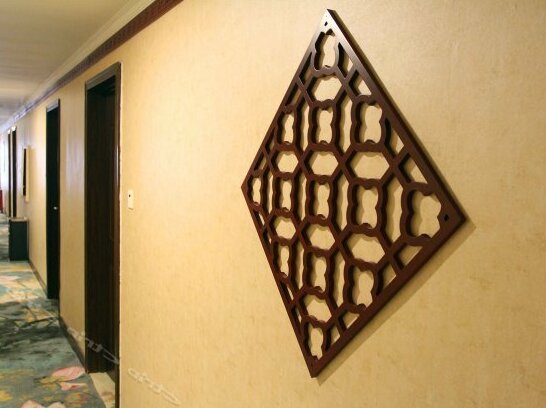 Binjiang Business Hotel - Photo2