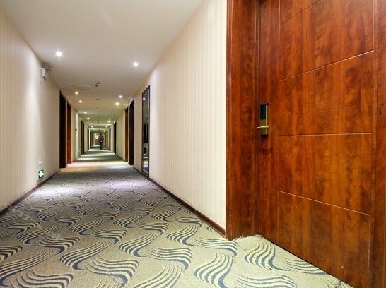 Colorful Commercial Hotel - Photo2