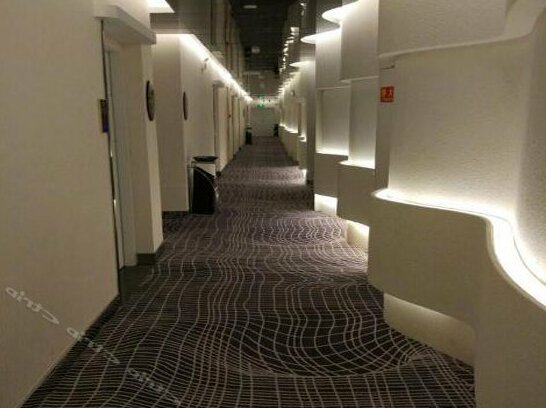 Feeling Theme Hotel - Photo4