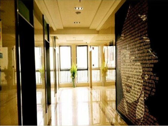 IU Hotel Xian Zhonggulou Square - Photo2