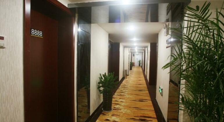 Super 8 Hotel Xian Min Le Yuan - Photo2