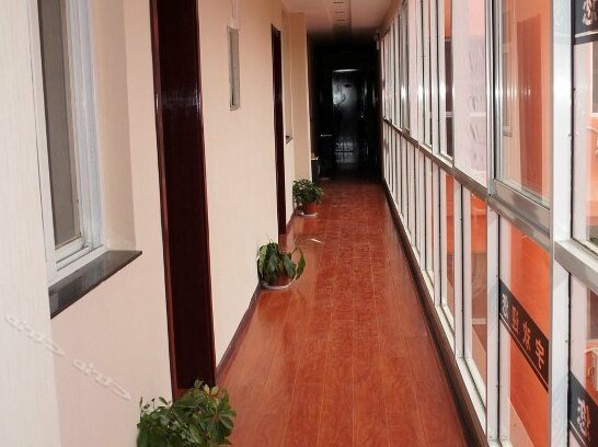 Tianyu Holiday Hotel - Photo2