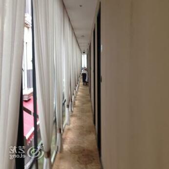 Zhongyi Yijiangnan Hotel - Photo3