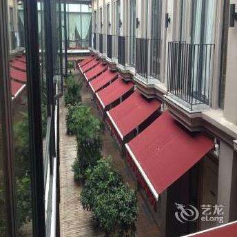 Zhongyi Yijiangnan Hotel