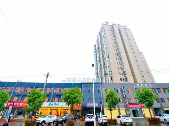 100 Liangpin Hotel Xianning Science And Technology College
