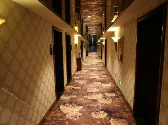 Yilong Business Hotel - Photo4