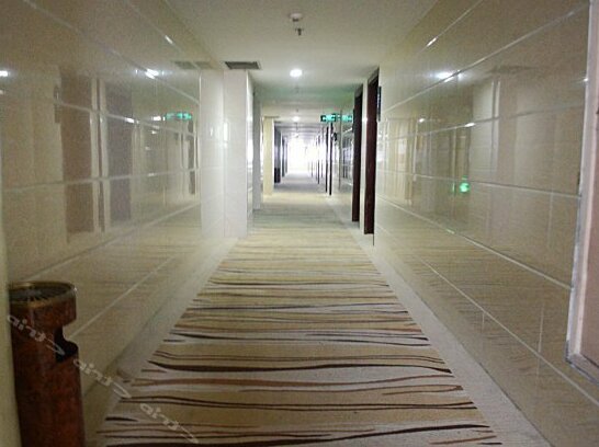 Ruilong Business Hotel Xinyang - Photo2