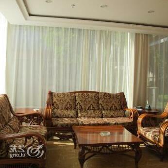 Crown Hotel - Photo2