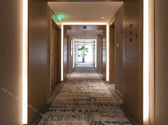 Cloud Collection Hotel - Photo3