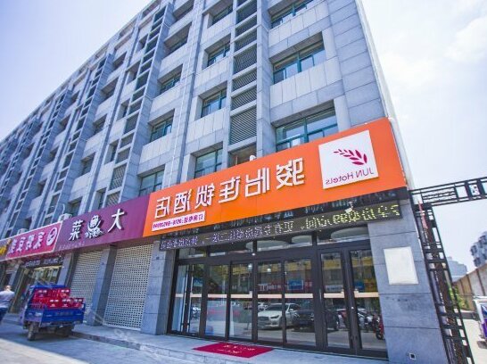 Junyi Chain Hotel Fengxian Bus Station