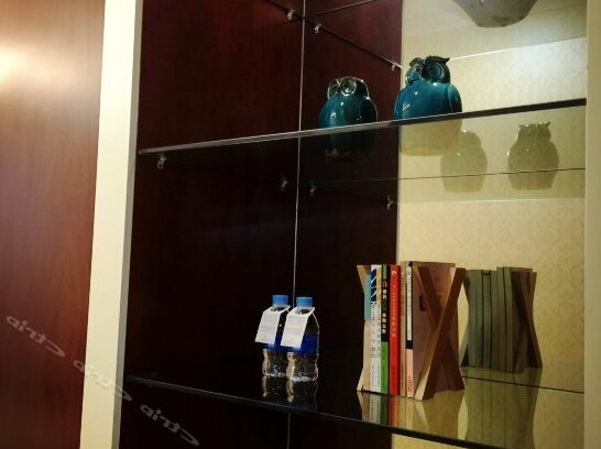 Educated youth theme hotel - Photo4