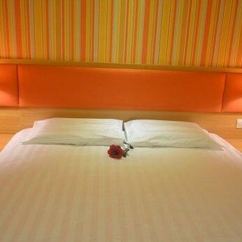 Home Inn Binhai Xin Ding International Plaza - Photo5
