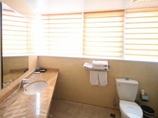 Lujiatan Business Hotel - Photo3