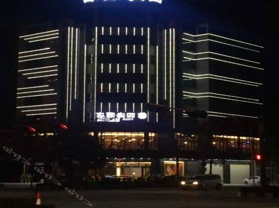 Four Sea Hotel - Photo2