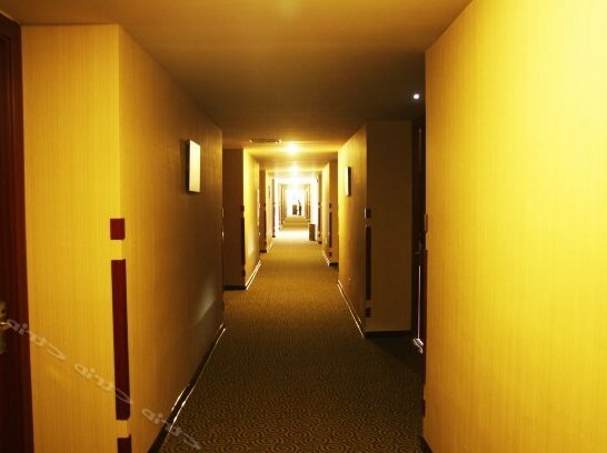 Dilang Holiday Hotel - Photo4