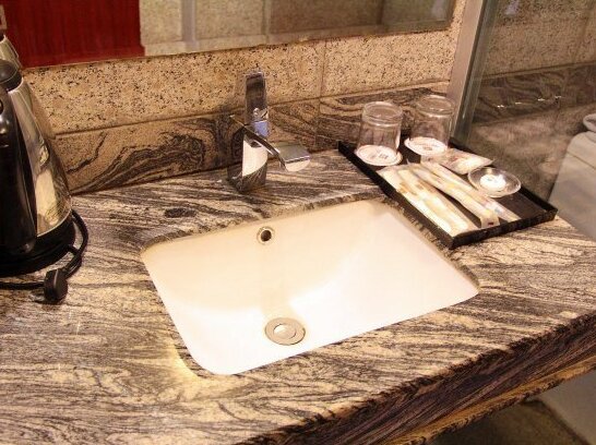 Dilang Holiday Hotel - Photo5