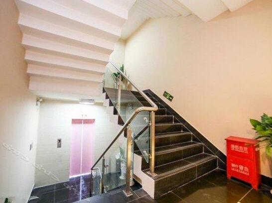 25 Hours Express Hotel - Photo2
