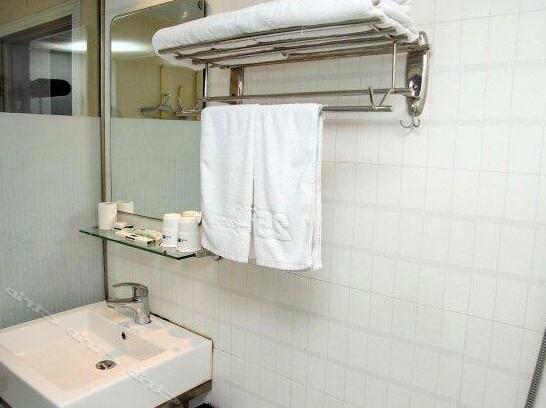 25 Hours Express Hotel - Photo4