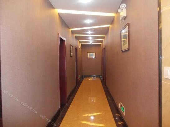 6+1 Business Hotel - Photo3