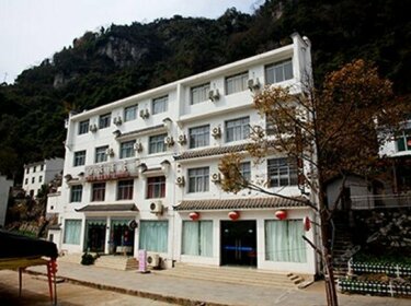 Sanxia Renjia Baiyun Hotel