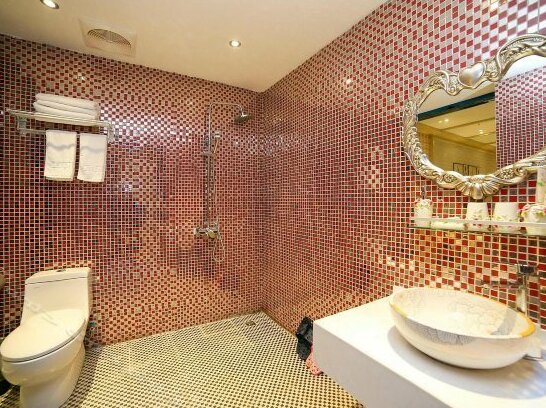 V Love Couples Theme Hotel - Photo5
