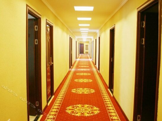 Golden Phoenix Business Hotel - Photo2